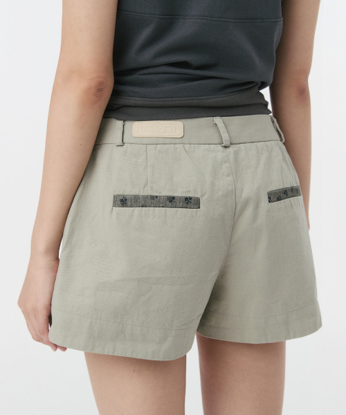 OHESHIO(オヘシオ)の「FLORAL DETAIL COTTON SHORTS, KHAKI GRAY(その他パンツ・レディース・その他・1/2)」の3枚目の写真