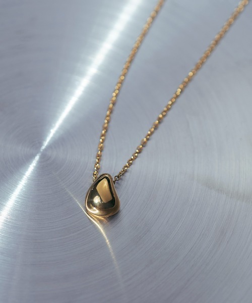 GOLDY(ゴールディ)の「【金属アレルギー軽減】ニュアンス ドロップ スライド ステンレス ネックレス(ネックレス・レディース・ゴールド/シルバー・FREE)」の3枚目の写真