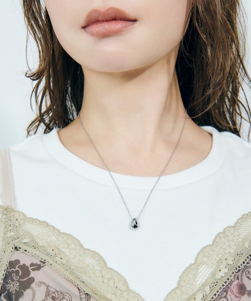 GOLDY(ゴールディ)の「【金属アレルギー軽減】ニュアンス ドロップ スライド ステンレス ネックレス(ネックレス・レディース・ゴールド/シルバー・FREE)」の5枚目の写真
