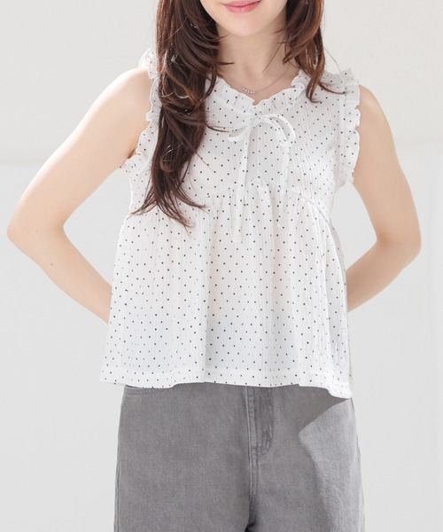 Honeys(ハニーズ)の「フリル使いトップス(Tシャツ/カットソー・レディース・ホワイト系その他2/ピンク系その他2/アイボリー系1/ブラック系その他2・L/S/M/LL)」の2枚目の写真