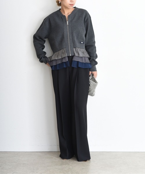 Eimee Law(エイミーロウ)の「ペプラムフリルニットブルゾン(ブルゾン・レディース・ダークグレー/ベージュ/ブラック・FREE)」の7枚目の写真
