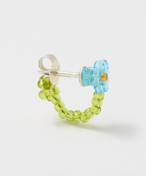 Steven Alan(スティーブンアラン)の「<Pura Utz>BLUE FLOR HUGGIE/ピアス(ピアス(片耳用)・レディース・ライトブルー・FREE)」の3枚目の写真