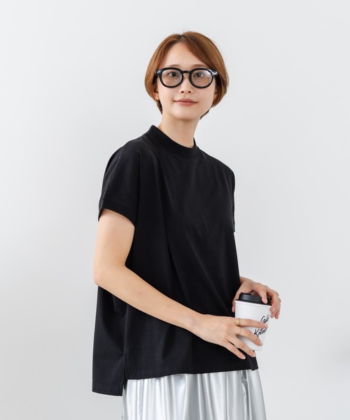 fort point(フォーポイント)の「【C-FORTPOINT/フォートポイント】【ストレッチ性抜群の冷感素材を使用】フレンチスリーブ モックネックTシャツ プチハイネック プルオーバー 接触冷感 涼しい 二の腕カバー サイドスリット(Tシャツ/カットソー・レディース・ライトグレー/ブラック/ブラウン/オフホワイト/グリーン・FREE)」の14枚目の写真
