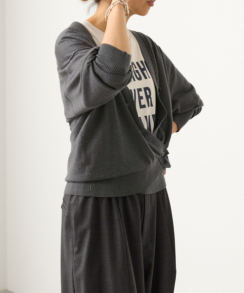 IENA（イエナ）の「ウォッシャブルウールシルク Vネックカーディガン（カーディガン/ボレロ・レディース・キャメル/ボルドー/チャコールグレー・FREE）」の11枚目の写真