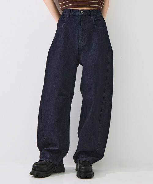 STUDIOUS(ステュディオス)の「【STUDIOUS/ステュディオス】Damaged Barrel Leg Jeans/ダメージバレルレッグジーンズ/美脚デニム/小尻効果(デニムパンツ・レディース・インディゴブルー・2/1)」の1枚目の写真