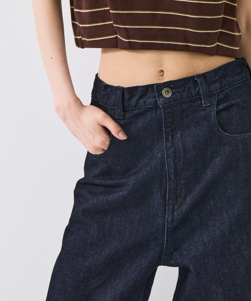 STUDIOUS(ステュディオス)の「【STUDIOUS/ステュディオス】Damaged Barrel Leg Jeans/ダメージバレルレッグジーンズ/美脚デニム/小尻効果(デニムパンツ・レディース・インディゴブルー・2/1)」の10枚目の写真