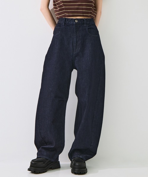 STUDIOUS(ステュディオス)の「【STUDIOUS/ステュディオス】Damaged Barrel Leg Jeans/ダメージバレルレッグジーンズ/美脚デニム/小尻効果(デニムパンツ・レディース・インディゴブルー・2/1)」の7枚目の写真