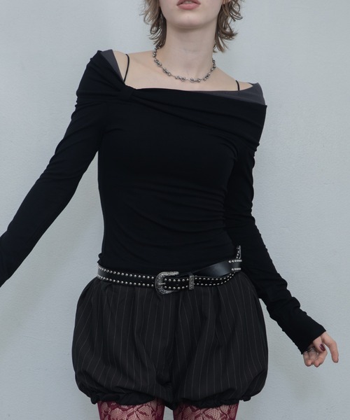 uyu.(ウユ)の「オフショル配色レイヤードトップス(Tシャツ/カットソー・レディース・ブラウン/ブラック/ブルー・FREE)」の21枚目の写真
