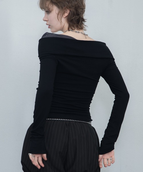 uyu.(ウユ)の「オフショル配色レイヤードトップス(Tシャツ/カットソー・レディース・ブラウン/ブラック/ブルー・FREE)」の22枚目の写真