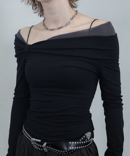 uyu.(ウユ)の「オフショル配色レイヤードトップス(Tシャツ/カットソー・レディース・ブラウン/ブラック/ブルー・FREE)」の18枚目の写真