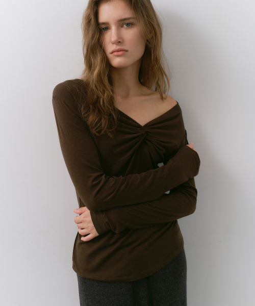 CACELE(カッセル)の「ソフトツイスト長袖Tシャツ、ブラウン(Tシャツ/カットソー・レディース・その他・FREE)」の4枚目の写真