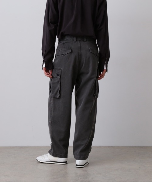 YLEVE(イレーヴ)の「YLEVE / COTTON TWILL PIGMENT OVERDYE TROUSERS(その他パンツ・メンズ・グレー・4/3)」の6枚目の写真