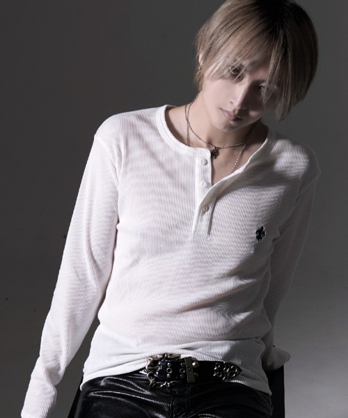 RUDOL(ルドル)の「『RUDOL/ルドル』1P刺しゅうワッフルヘンリーTシャツ(Tシャツ/カットソー・メンズ・ブラック/ホワイト・L/M)」の2枚目の写真
