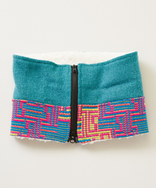 チャイハネ(チャイハネ)の「【チャイハネ】エスニック柄ボア付きネックウォーマー(ネックウォーマー/スヌード・レディース・ブラック/ブルー/ベージュ/オレンジ・FREE)」の12枚目の写真