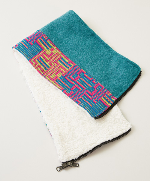 チャイハネ(チャイハネ)の「【チャイハネ】エスニック柄ボア付きネックウォーマー(ネックウォーマー/スヌード・レディース・ブラック/ブルー/ベージュ/オレンジ・FREE)」の9枚目の写真