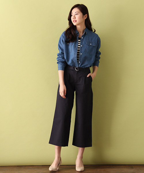 Honeys(ハニーズ)の「デニムシャツ(シャツ/ブラウス・レディース・ライトインディゴブルー/ブルー・M/LL/L)」の13枚目の写真