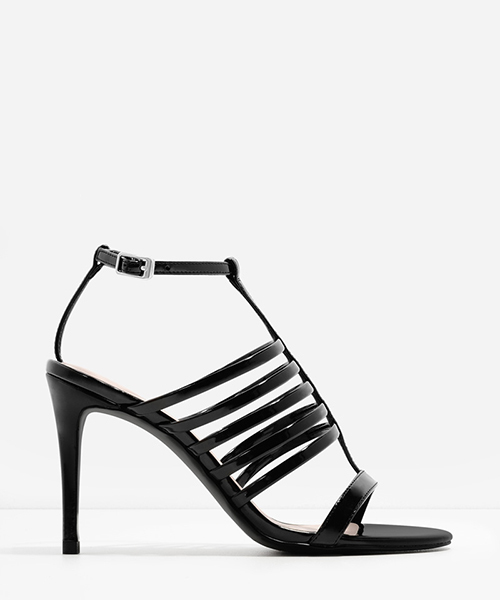 CHARLES & KEITH（チャールズ & キース）の「ケージTバーサンダル  / CAGED T-BAR SANDALS（サンダル・レディース・アイボリー/ブラック/シルバー・23cm/24.5cm/23.5cm/24cm）」の4枚目の写真