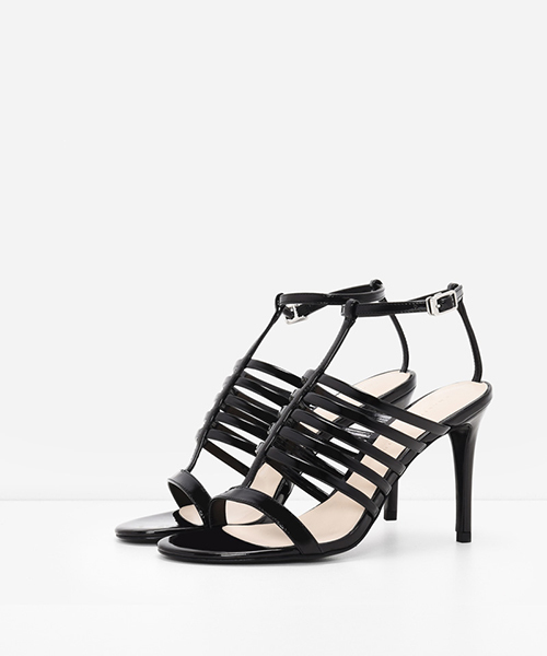 CHARLES & KEITH（チャールズ & キース）の「ケージTバーサンダル  / CAGED T-BAR SANDALS（サンダル・レディース・アイボリー/ブラック/シルバー・23cm/24.5cm/23.5cm/24cm）」の6枚目の写真