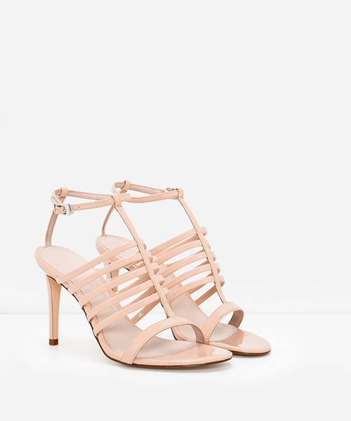 CHARLES & KEITH（チャールズ & キース）の「ケージTバーサンダル  / CAGED T-BAR SANDALS（サンダル・レディース・アイボリー/ブラック/シルバー・23cm/24.5cm/23.5cm/24cm）」の9枚目の写真