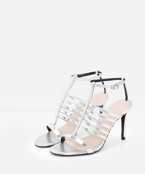 CHARLES & KEITH（チャールズ & キース）の「ケージTバーサンダル  / CAGED T-BAR SANDALS（サンダル・レディース・アイボリー/ブラック/シルバー・23cm/24.5cm/23.5cm/24cm）」の12枚目の写真