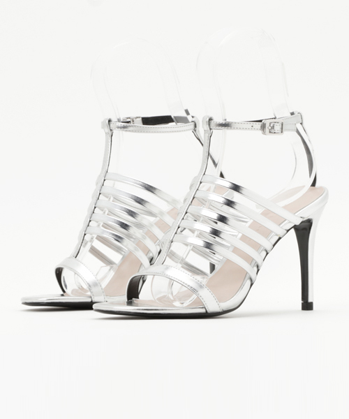 CHARLES & KEITH（チャールズ & キース）の「ケージTバーサンダル  / CAGED T-BAR SANDALS（サンダル・レディース・アイボリー/ブラック/シルバー・23cm/24.5cm/23.5cm/24cm）」の13枚目の写真