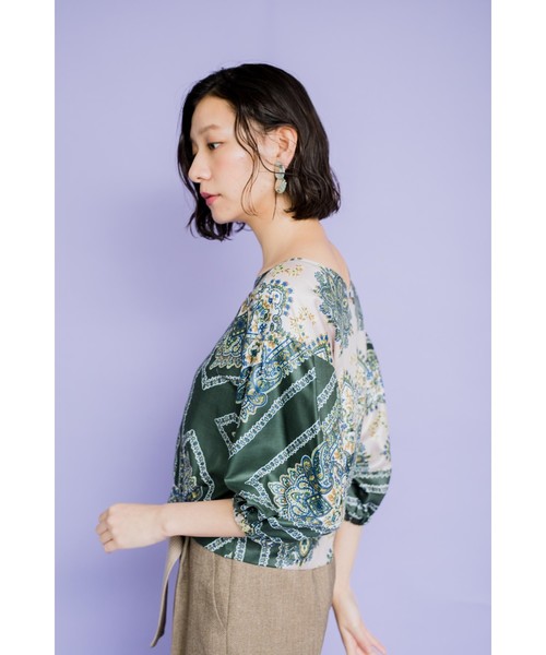TEVALT（ヴァレット）の「ボリュームスリーブ　ショート丈　ブラウス [別注プリント]（シャツ/ブラウス・レディース・ダークグリーン/ベージュ・38）」の5枚目の写真