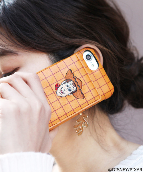 Disney(ディズニー)の「トイ・ストーリー / クローズポイントiPhoneケース(スマホケース/カバー・レディース・アイボリー/マスタード・FREE)」の1枚目の写真