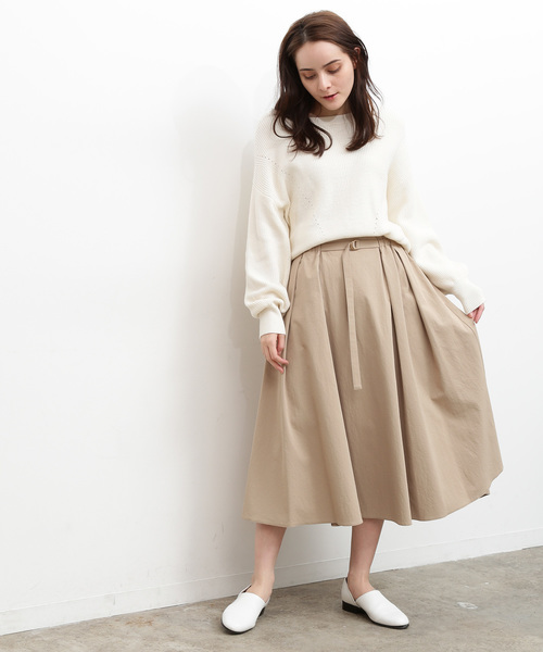 SALON adam et rope'(サロン アダム エ ロペ)の「ドライツイルフロントベルトタックスカート(スカート・レディース・ベージュ/パープル/オフホワイト・FREE)」の7枚目の写真