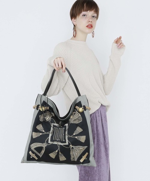 TOPKAPI（トプカピ）の「【日本製】マイルドサテンスカーフパネル柄トートバッグ（トートバッグ・レディース・ブラック/ブルー/レッド・FREE）」の2枚目の写真