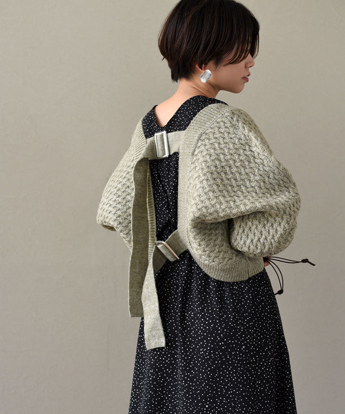 LHELBIE（レルビエ）の「バックベルトショートボレロボリュームカーディガン（カーディガン/ボレロ・レディース・ブラック/ベージュ/アイボリー/ブラウン/オフホワイト・M）」の5枚目の写真