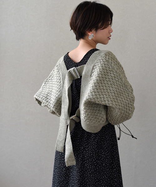 LHELBIE（レルビエ）の「バックベルトショートボレロボリュームカーディガン（カーディガン/ボレロ・レディース・ブラック/ベージュ/アイボリー/ブラウン/オフホワイト・M）」の7枚目の写真