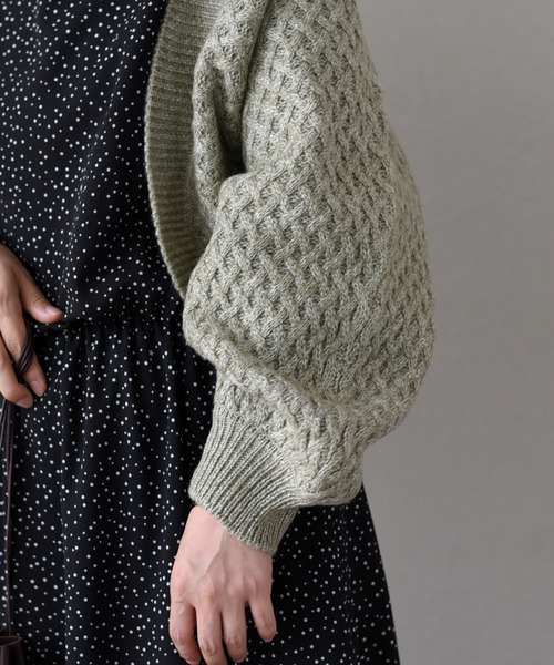 LHELBIE（レルビエ）の「バックベルトショートボレロボリュームカーディガン（カーディガン/ボレロ・レディース・ブラック/ベージュ/アイボリー/ブラウン/オフホワイト・M）」の8枚目の写真