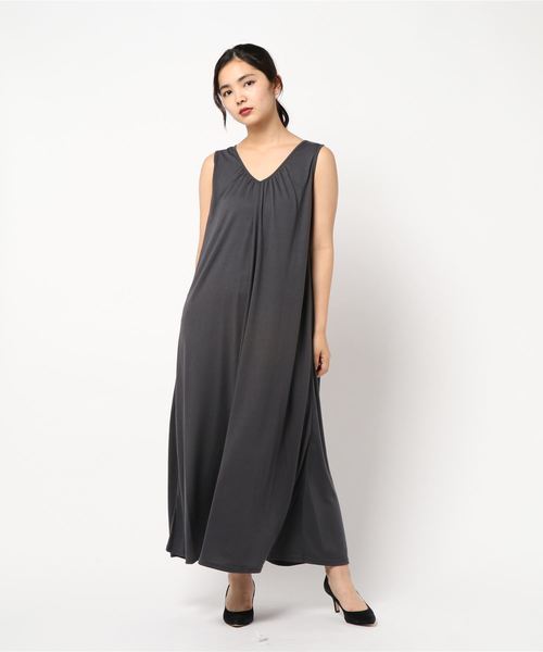 AMERICAN HOLIC（アメリカンホリック）の「Vネックギャザーマキシワンピース　＊（ワンピース・レディース・チャコールグレー/ネイビー/ブラウン・M/L）」の2枚目の写真