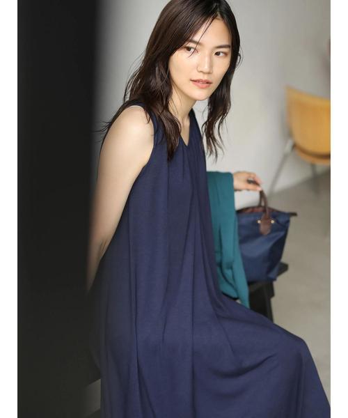 AMERICAN HOLIC（アメリカンホリック）の「Vネックギャザーマキシワンピース　＊（ワンピース・レディース・チャコールグレー/ネイビー/ブラウン・M/L）」の12枚目の写真