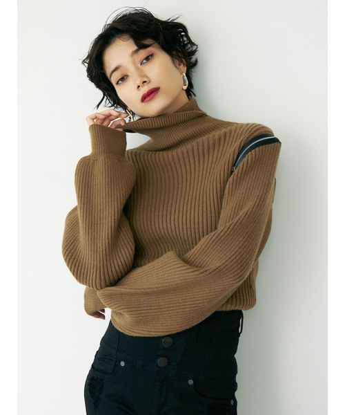 EMODA（エモダ）の「アームジップニットトップ（ニット/セーター・レディース・ブラック/ホワイト/カーキ/ベージュ・FREE）」の8枚目の写真