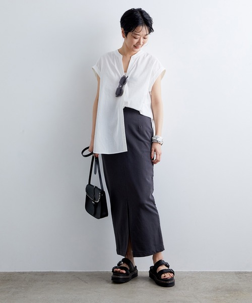 ADAM ET ROPE'（アダムエロペ）の「バックツイストノースリーブシャツ（シャツ/ブラウス・レディース・オフホワイト/サックスブルー・FREE）」の4枚目の写真