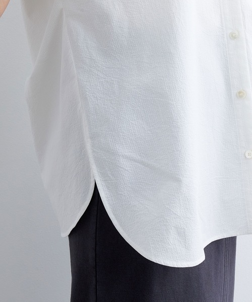 ADAM ET ROPE'（アダムエロペ）の「バックツイストノースリーブシャツ（シャツ/ブラウス・レディース・オフホワイト/サックスブルー・FREE）」の14枚目の写真