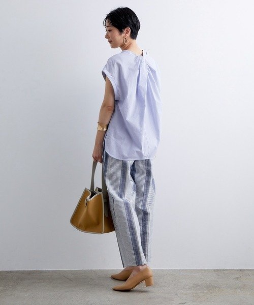 ADAM ET ROPE'（アダムエロペ）の「バックツイストノースリーブシャツ（シャツ/ブラウス・レディース・オフホワイト/サックスブルー・FREE）」の20枚目の写真