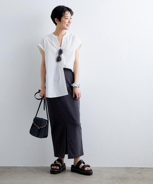 ADAM ET ROPE'（アダムエロペ）の「バックツイストノースリーブ