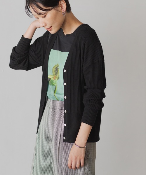 ADAM ET ROPE'（アダムエロペ）の「アイレットリブカーディガン（カーディガン/ボレロ・レディース・ブラック/ベージュ/パープル・FREE）」の2枚目の写真