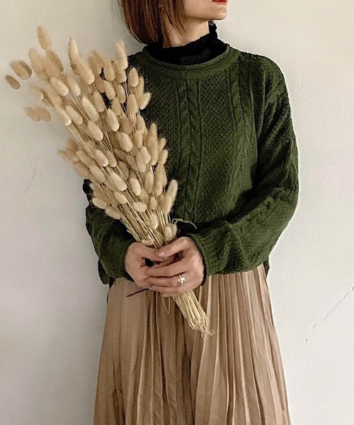 muure(ミュール)の「サイドスリットクルーネックケーブルニット(ニット/セーター・レディース・アイボリー/カーキ/ベージュ・FREE)」の3枚目の写真