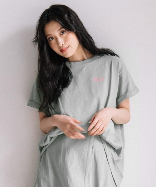 FRUIT OF THE LOOM(フルーツオブザルーム)の「バックアシンメトリースリットTシャツ / 半袖 / スリット / ロゴ / ワンポイント / カジュアル / セットアップ(Tシャツ/カットソー・レディース・ブラウン/グレー/オレンジ/グリーン・M/L)」の2枚目の写真