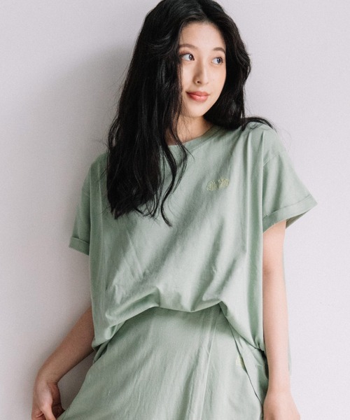 FRUIT OF THE LOOM(フルーツオブザルーム)の「バックアシンメトリースリットTシャツ / 半袖 / スリット / ロゴ / ワンポイント / カジュアル / セットアップ(Tシャツ/カットソー・レディース・ブラウン/グレー/オレンジ/グリーン・M/L)」の4枚目の写真