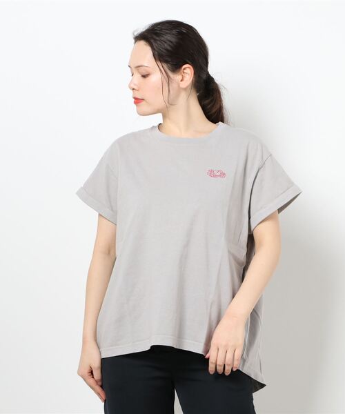 FRUIT OF THE LOOM(フルーツオブザルーム)の「バックアシンメトリースリットTシャツ / 半袖 / スリット / ロゴ / ワンポイント / カジュアル / セットアップ(Tシャツ/カットソー・レディース・ブラウン/グレー/オレンジ/グリーン・M/L)」の8枚目の写真