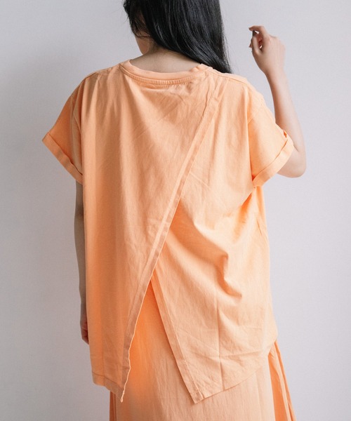FRUIT OF THE LOOM(フルーツオブザルーム)の「バックアシンメトリースリットTシャツ / 半袖 / スリット / ロゴ / ワンポイント / カジュアル / セットアップ(Tシャツ/カットソー・レディース・ブラウン/グレー/オレンジ/グリーン・M/L)」の5枚目の写真