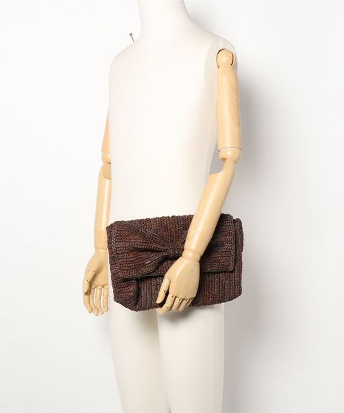 Le Voyage en Panier(ルヴォヤージュアンパニエ)の「/Le Voyage Panier/リボンストロークラッチバッグ(クラッチバッグ・レディース・ブラウン・FREE)」の4枚目の写真