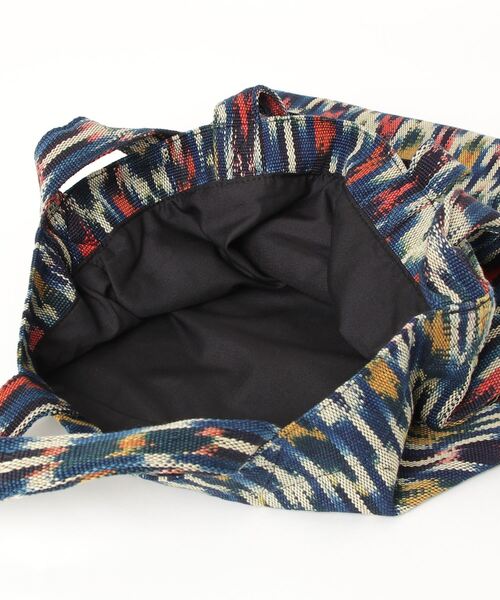 TIME WILL TELL WORKS（タイムウィルテルワークス）の「TIME WILL TELL WORKS/タイムウィルテルワークス　IKAT TOTE BAG イカットトートバッグ（ショルダーバッグ・レディース・ピンク/グリーン/レッド・FREE）」の6枚目の写真