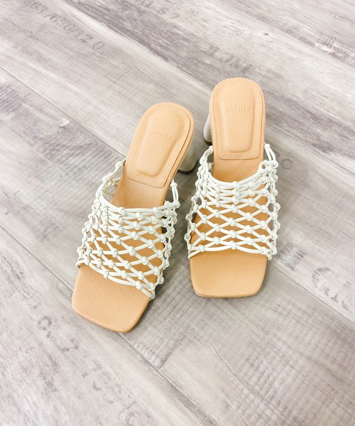 Factor=（ファクターイコール）の「ハンドメッシュスクエアヒールミュール（サンダル・レディース・ブラック/ゴールド/アイボリー・S/M/L）」の2枚目の写真