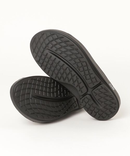 OOFOS（ウーフォス）の「OOFOS/ウーフォス　OOahh（サンダル・メンズ・ブラック/モカ/ホワイト・25/26/28/23/24/27）」の5枚目の写真