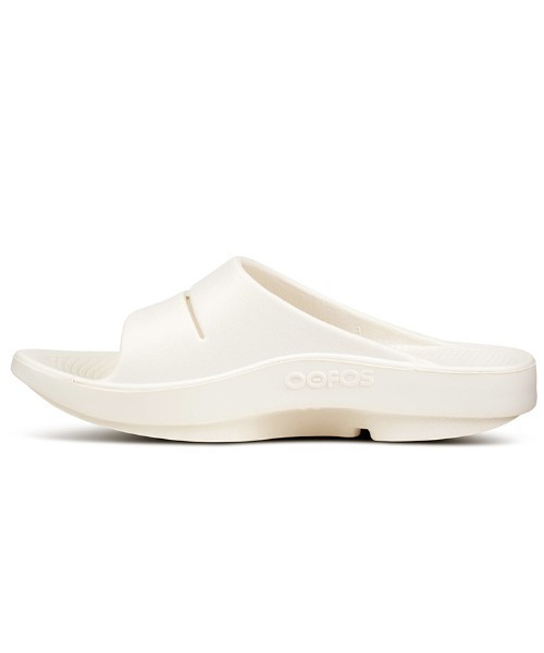 OOFOS（ウーフォス）の「OOFOS/ウーフォス　OOahh（サンダル・メンズ・ブラック/モカ/ホワイト・25/26/28/23/24/27）」の10枚目の写真
